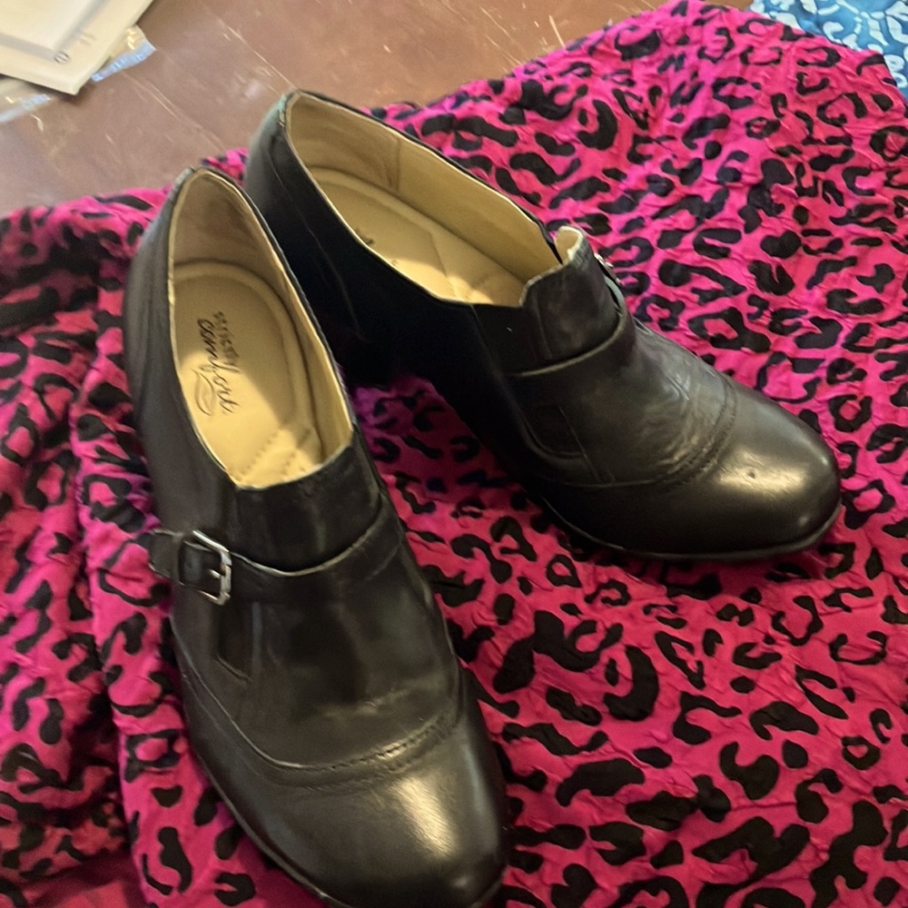 Black Strictly comfort size 9.5M